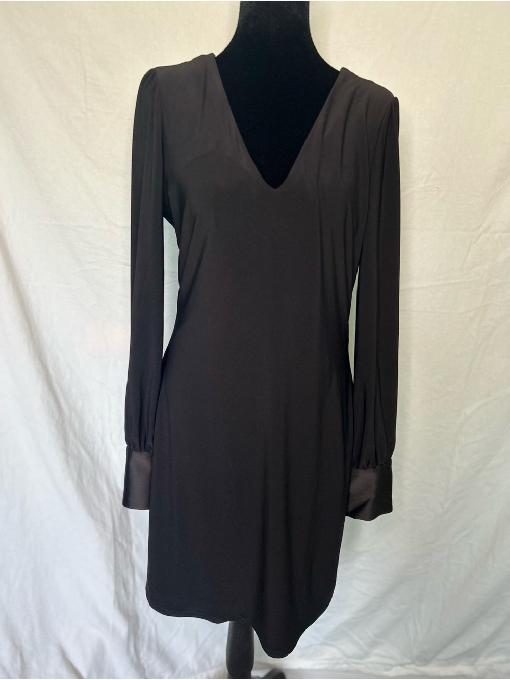 White House Black Market V-Neck Shift Dress Satin Cuff S Cocktail Dress